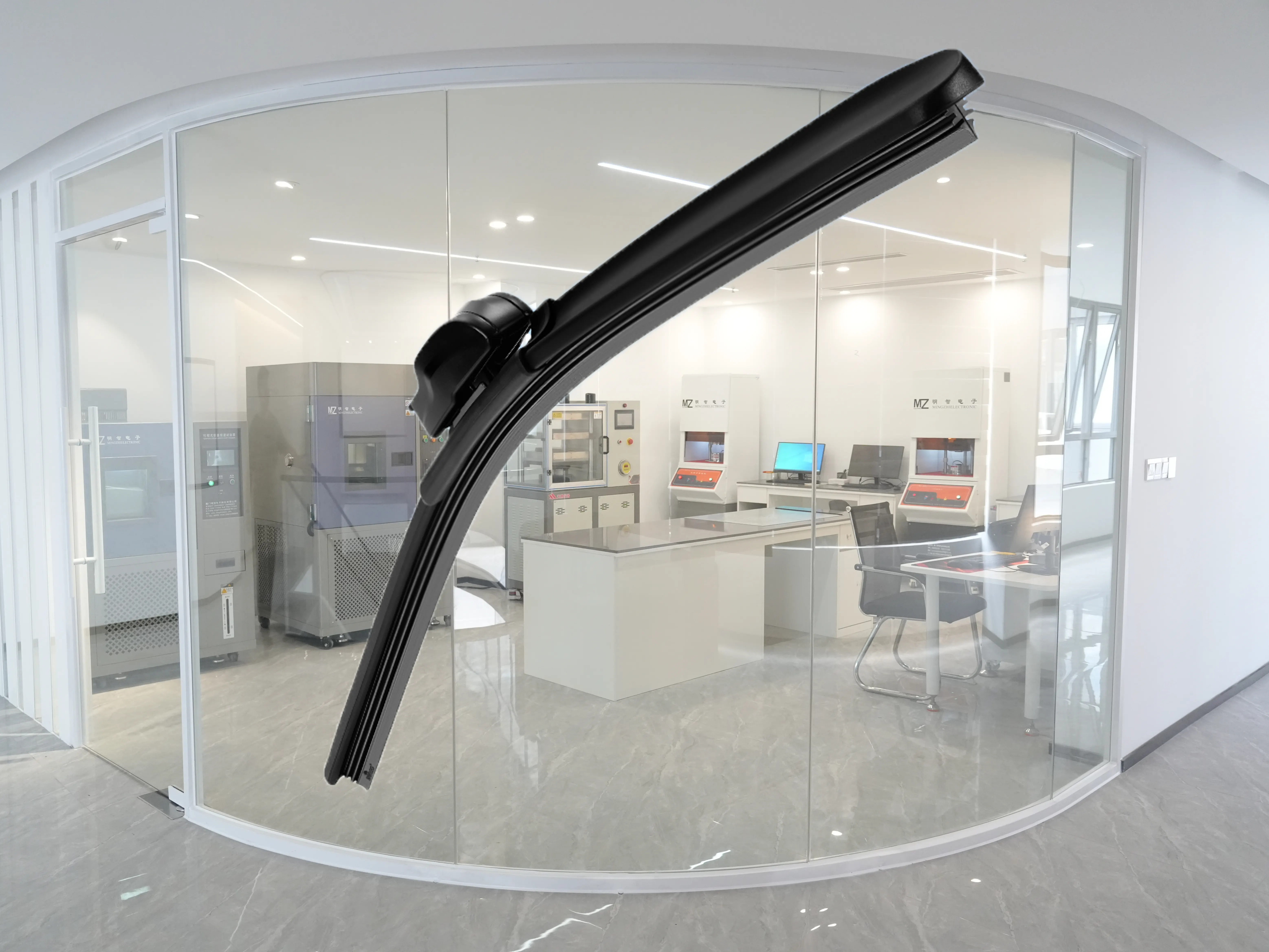 Hvad er hemmeligheden bag viskerblade til alle slags vejr, der er produceret af fabrikken?